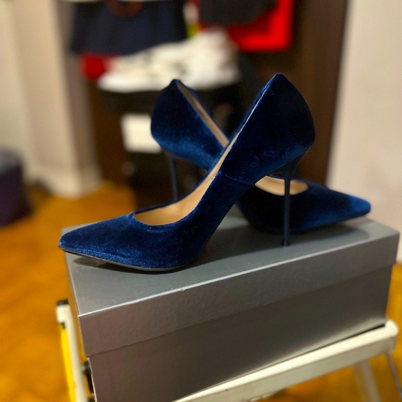 Mary Claud Royal Blue Velour Pumps New - Picture 1 of 12